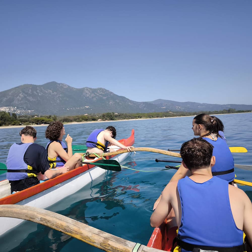 Pirogue en Corse