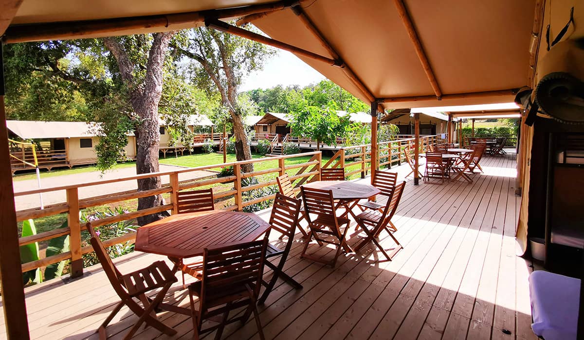 Terrasse hébergement Corse